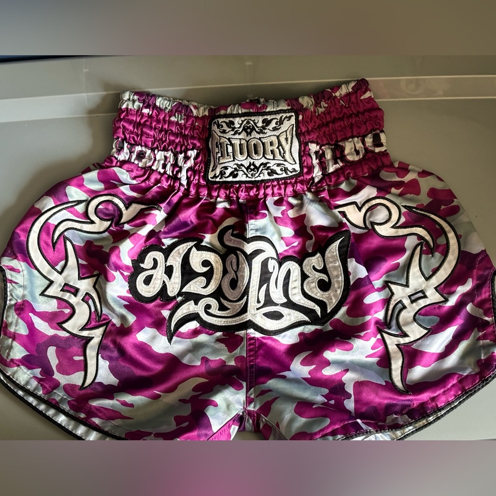 Muay Thai shorts that don’t fit me anymore but still very good slightly worn.